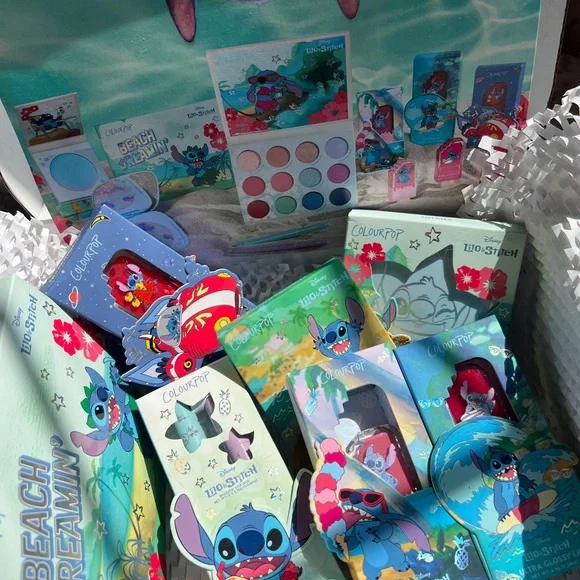 Colourpop x Lilo & Stitch - Picture 3 of 5